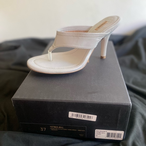 YEEZY SEASON - Main Image